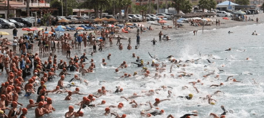Alberto Esquitino y Elisa Sánchez Morales ganaron la XVII Travesía a Nado de la Bahía de La Herradura