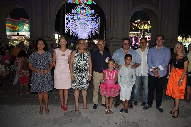 Con el encendido del alumbrado dió comienzo la feria de Almuñécar