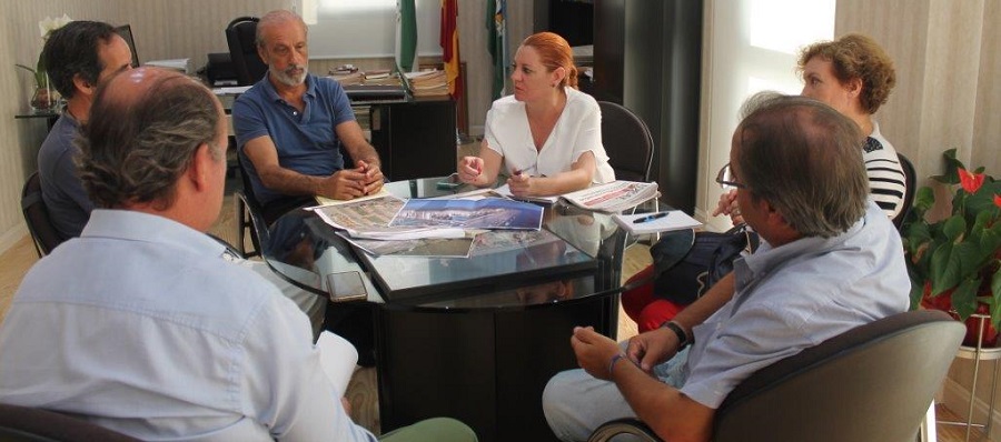 La alcaldesa informa sobre la paralización de las obras de remodelación del paseo marítimo de salobreña