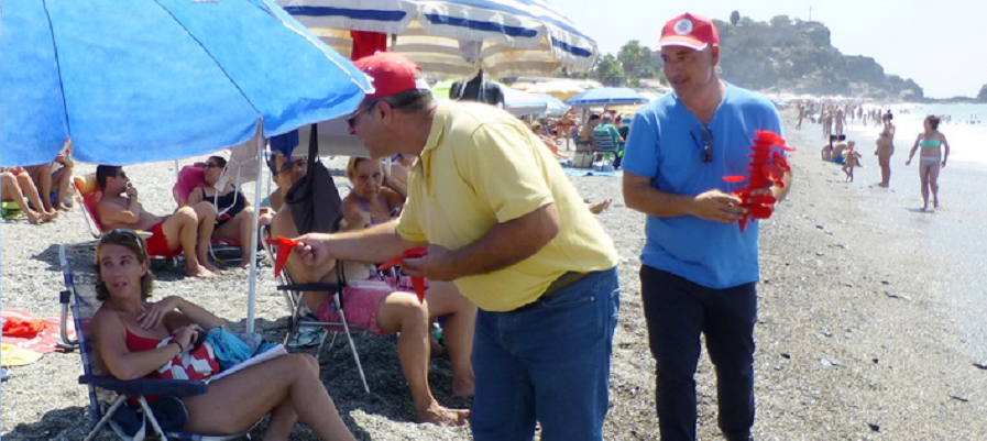 La Mancomunidad aporta 5000 colilleros para reparto en las playas sexitanas