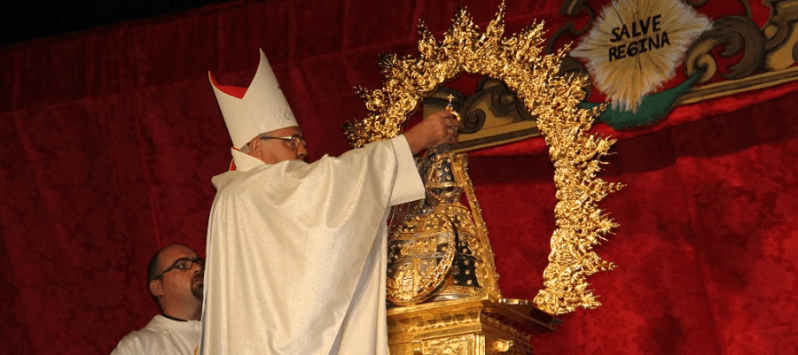 La Patrona de Almuñécar fue coronada ayer por el arzobispo de Granada