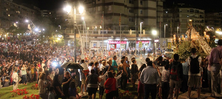 La procesión de la Virgen de la Cabeza llena las calles de Motril en el día Grande de las Fiestas