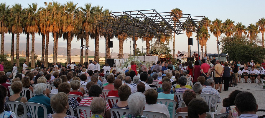 Motril se vuelca con su Patrona, la Virgen de la Cabeza, en la Ofrenda Floral