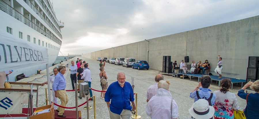 el-crucero-silver-wind-ha-sido-recibido-con-un-espectaculo-flamenco