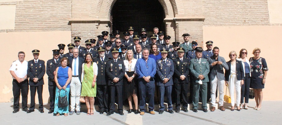 la-policia-local-celebra-los-actos-en-honor-a-su-patron-reconociendo-la-labor-de-agentes-personas-e-instituciones