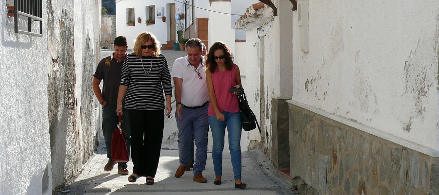 las-calles-granados-y-la-fuente-cambian-su-imagen-por-la-intervencion-del-ayto