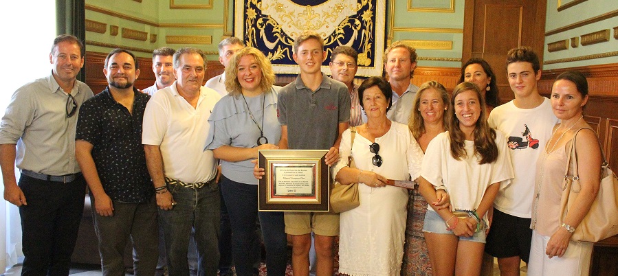 miguel-yanguas-recibe-el-reconocimiento-de-la-ciudad-de-motril