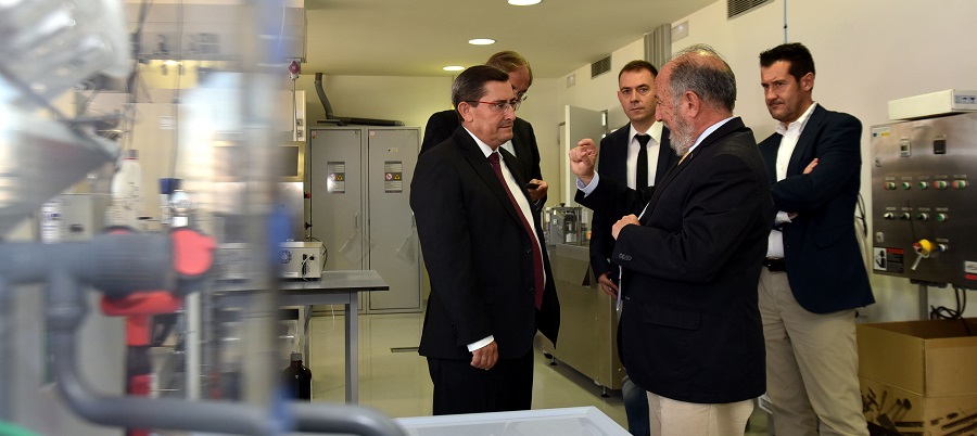 un-proyecto-de-diputacion-permitira-obtener-compuestos-de-subproductos-tropicales-beneficiosos-para-la-salud