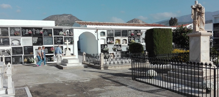 a-punto-el-cementerio-municipal-de-motril-para-celebrar-el-dia-de-todos-los-santos