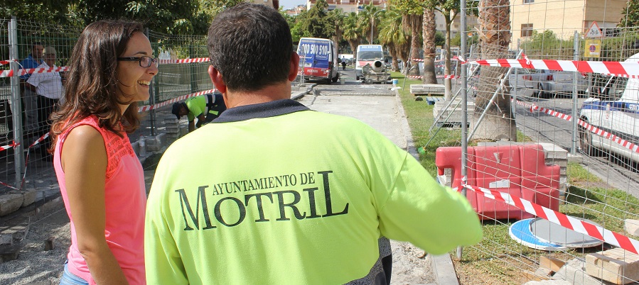 el-ayto-acomete-obras-de-mejora-en-el-cruce-de-las-calles-de-acceso-a-los-colegios-reina-fabiola-y-francisco-mejias