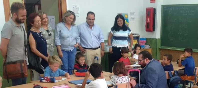 el-delegado-provincial-de-educacion-visita-el-cp-las-gaviotas-de-la-herradura