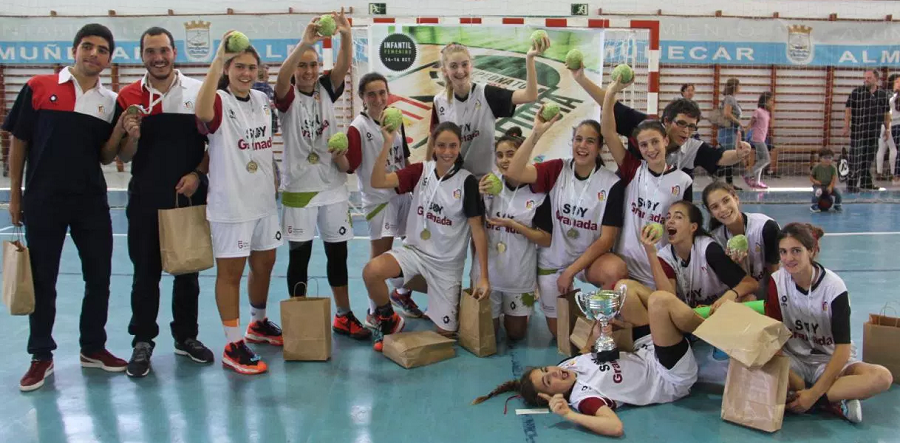 granada-se-corona-en-almunecar-como-campeona-del-andaluz-de-baloncesto-infantil-femenino