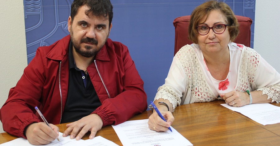 la-concejalia-de-educacion-y-essentia-firman-un-convenio-para-fomentar-la-autoestima-de-los-alumnos