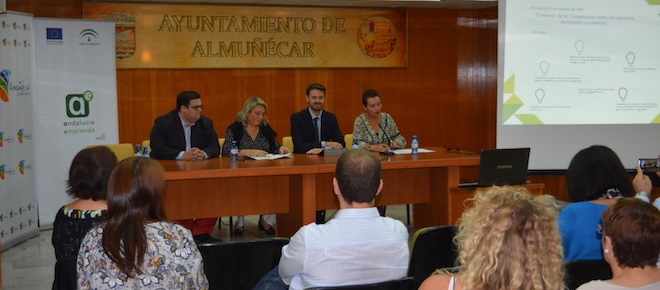 la-junta-anima-a-empresarios-del-comercio-y-el-turismo-sexitanos-a-crear-sinergias-para-adecuar-la-oferta