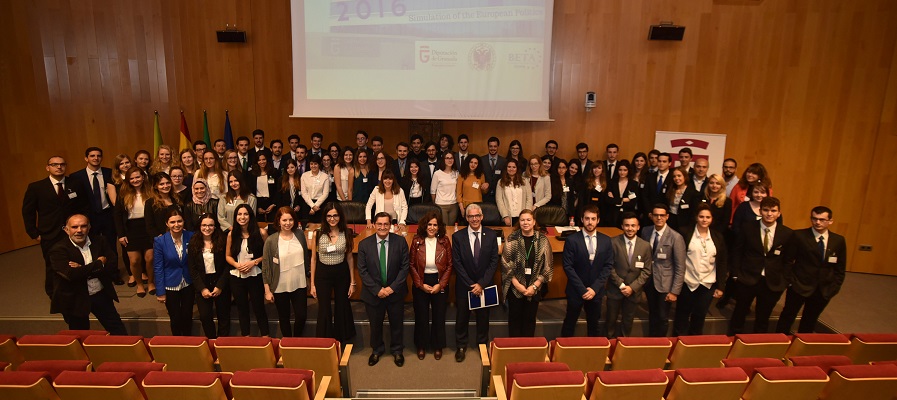 un-centenar-de-jovenes-de-18-paises-participan-en-la-diputacion-en-una-simulacion-de-las-instituciones-europeas