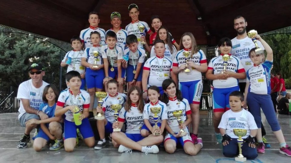 el-club-ciclista-almunecar-vuelve-a-brillar-en-el-circuito-provincial