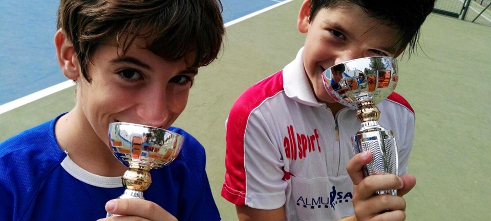 raul-montes-vuelve-a-proclamarse-campeon-benjamin-del-ii-torneo-del-circuito-de-tenis-de-motril