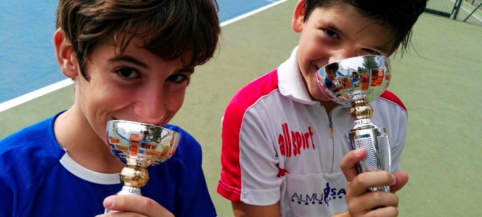 raul-montes-vuelve-a-proclamarse-campeon-benjamin-del-ii-torneo-del-circuito-de-tenis-de-motril