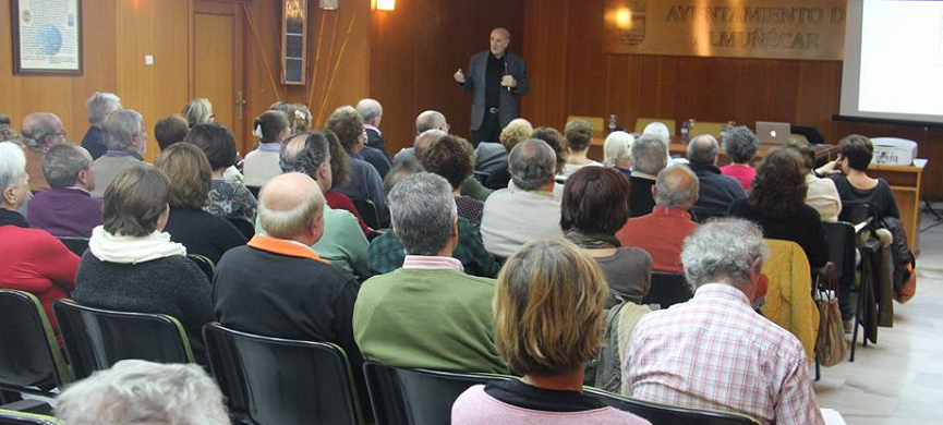 rafael-perez-gomez-dio-un-gran-leccion-sobre-la-alhambra-de-granada-abstraccion-y-belleza