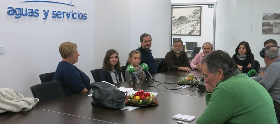 aguas-y-servicios-acoge-un-ano-mas-el-informativo-radiofonico-de-onda-cero