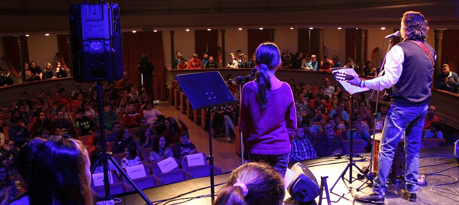 alumnos-de-6o-de-primaria-celebran-el-dia-de-los-derechos-humanos-con-un-concierto-y-recital-de-poemas