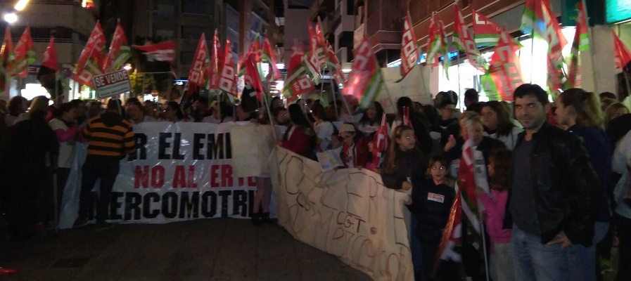 concentracion-protesta-para-rechazar-el-erte-en-mercomotril