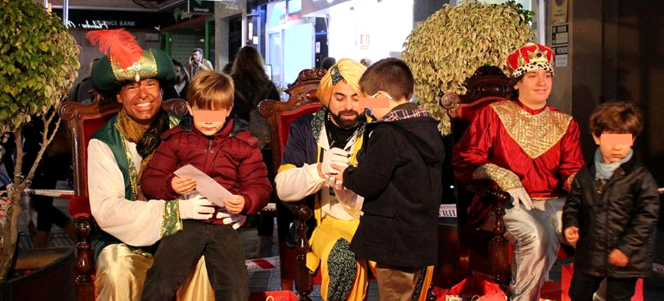 los-carteros-reales-estuvieron-en-motril-para-recoger-las-misivas-de-los-ninos