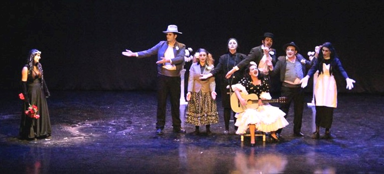 el-publico-sexitano-se-divirtio-con-la-obra-teatral-bodas-de-zanngre-el-retonno