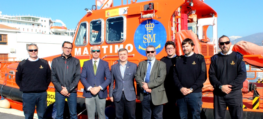 el-subdelegado-del-gobierno-supervisa-el-dispositivo-de-rescate-de-personas-que-llegan-en-patera-a-la-costa-granadina