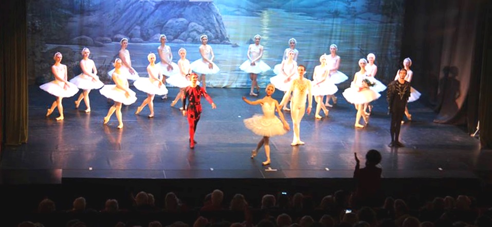 la-compania-royal-russian-ballet-represento-el-lago-de-los-cisnes-con-exito-de-publico