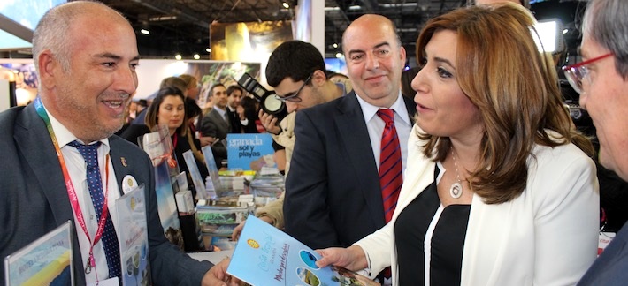 la-variedad-y-excelencia-del-producto-costa-tropical-se-muestra-desde-hoy-en-su-primera-guia-de-prestigio-turistico