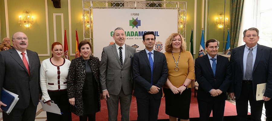 foto-de-familia-del-primer-foro-granada-motril_