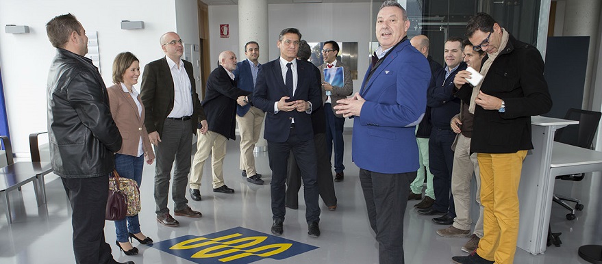 luis-salvador-diputado-nacional-de-ciudadanos-visita-el-puerto-de-motril