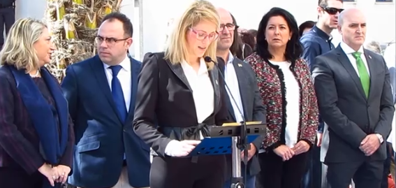 maria-del-mar-medina-concejal-delegada-de-rrii-lee-un-manifiesto-por-el-dia-de-andalucia