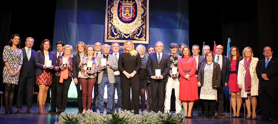 motril-entrega-sus-medallas-de-oro-y-los-titulos-de-hijos-predilectos-de-la-ciudad-en-el-dia-de-andalucia
