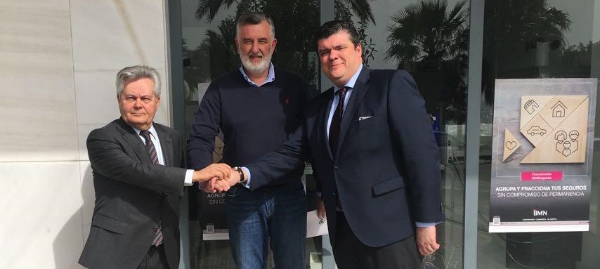 principio-de-acuerdo-de-colaboracion-entre-la-asociacion-de-chiringuitos-de-la-costa-tropical-y-bmn-cajagranada