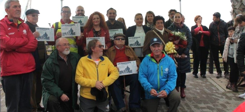 senderistas-homenajean-en-salobrena-a-supervivientes-de-la-desbanda