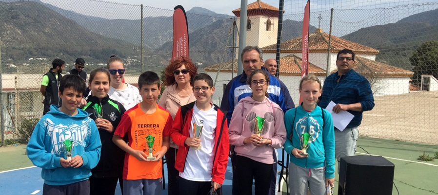 300 escolares de la Alpujarra y la costa participan en el programa de orientación en la naturaleza en Órgiva