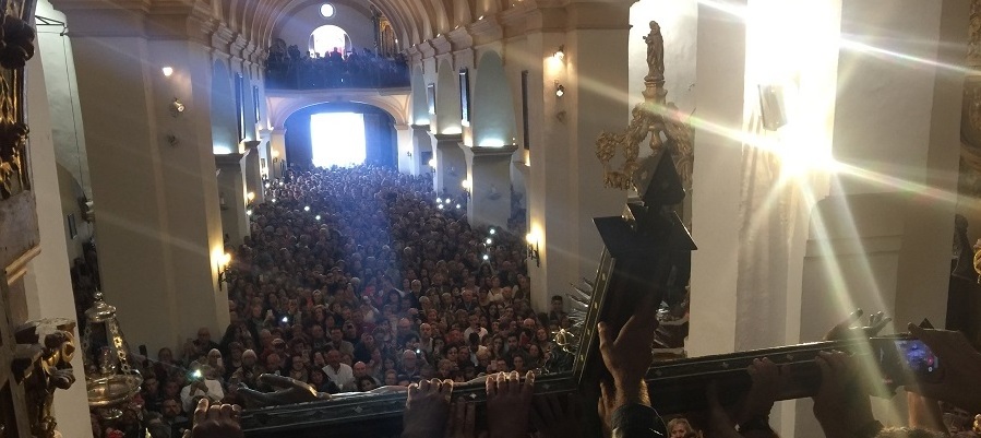 Órgiva inicia los actos de celebración de la festividad de Cristo de la Expiración con el descendimiento de su copatrono