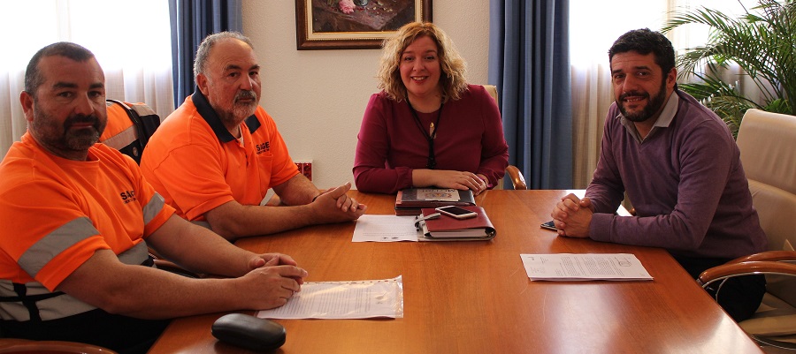 La alcaldesa se reúne con representantes del sector de la estiba del Puerto de Motril, a quienes ha mostrado su apoyo