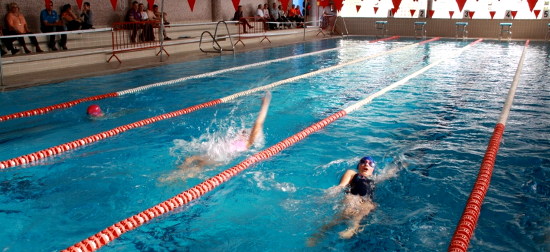 La piscina municipal de Salobreña amplía sus horarios