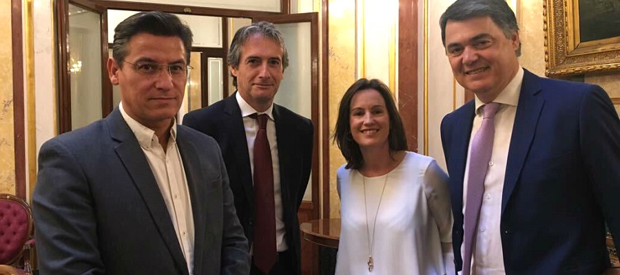 Luis Salvador aborda junto al ministro de Fomento la necesidad de corregir la situación de la línea Motril-Melilla