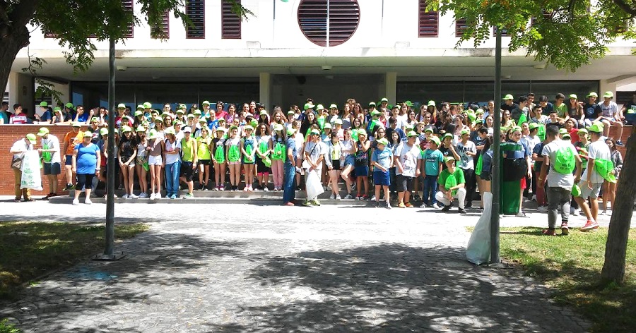 Actividad de limpieza de playas de los Alumnos del IES Puerta del Mar