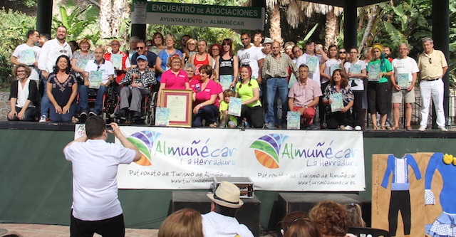Almuñécar rinde homenaje póstumo a Asunción Corral Motos y a Afavida en la Encuentro de Asociaciones