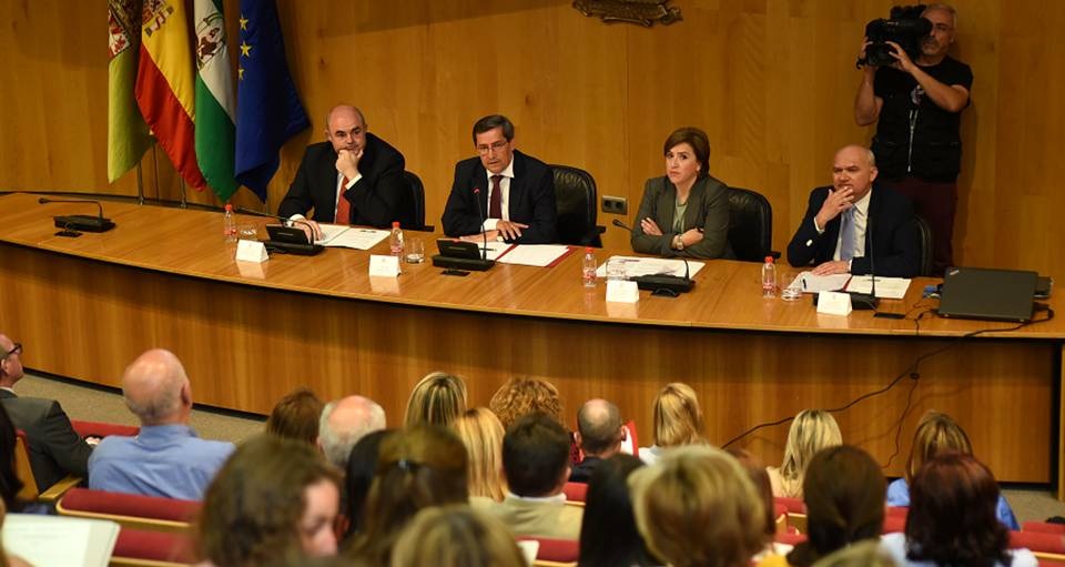 Diputación y Junta impulsan la implantación de la Ley de Transparencia en los municipios de la provincia