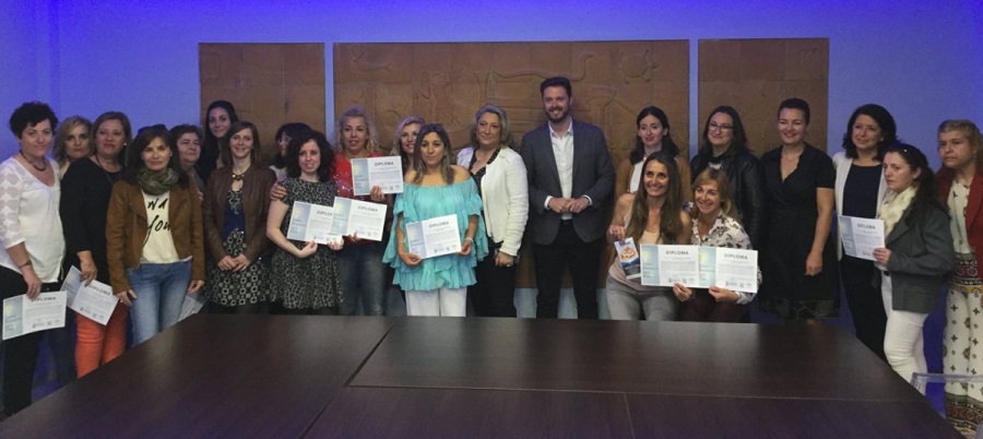 El delegado de Economía y Empleo de la Junta clausura el primer' Itinerario de Emprendimiento y Empleo con Mujeres'