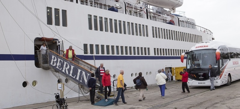 El Puerto de Motril ha sido incluido en la marcha ciclista que realizan los viajeros del crucero Berlín
