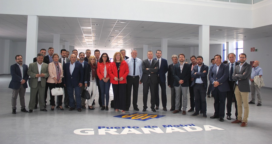 Empresas exportadoras de Granada conocen las instalaciones y servicios del Puerto de Motril