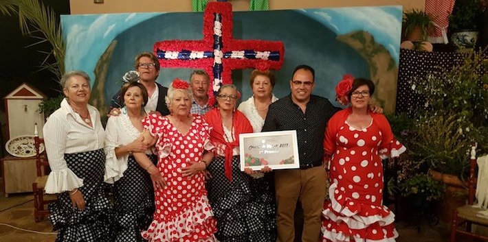 La Cruz del Barrio Alto gana el Certamen de Cruces de La Herradura