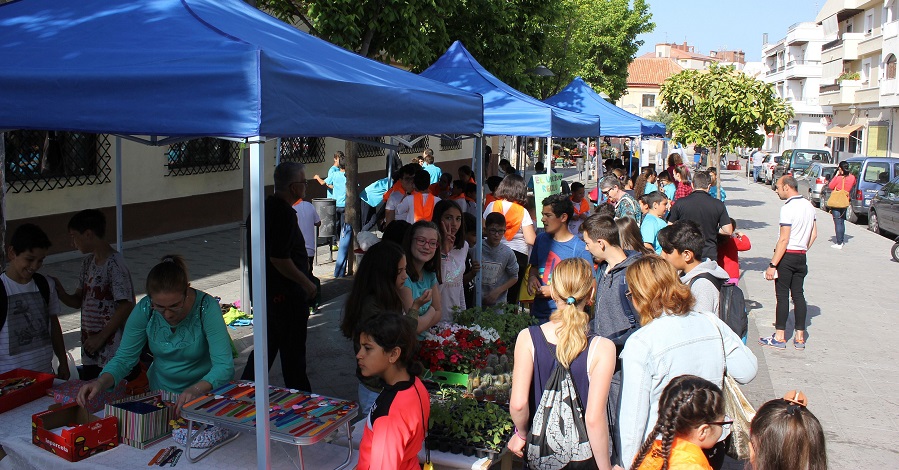 La plaza de San Agustín acoge la II Feria de Emprendimiento de los colegios Arco Iris, San Antonio, El Pilar y Luis Pastor